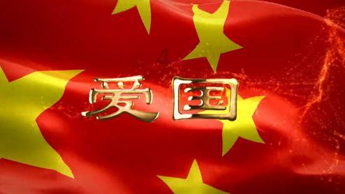 沙滩游玩的女孩们